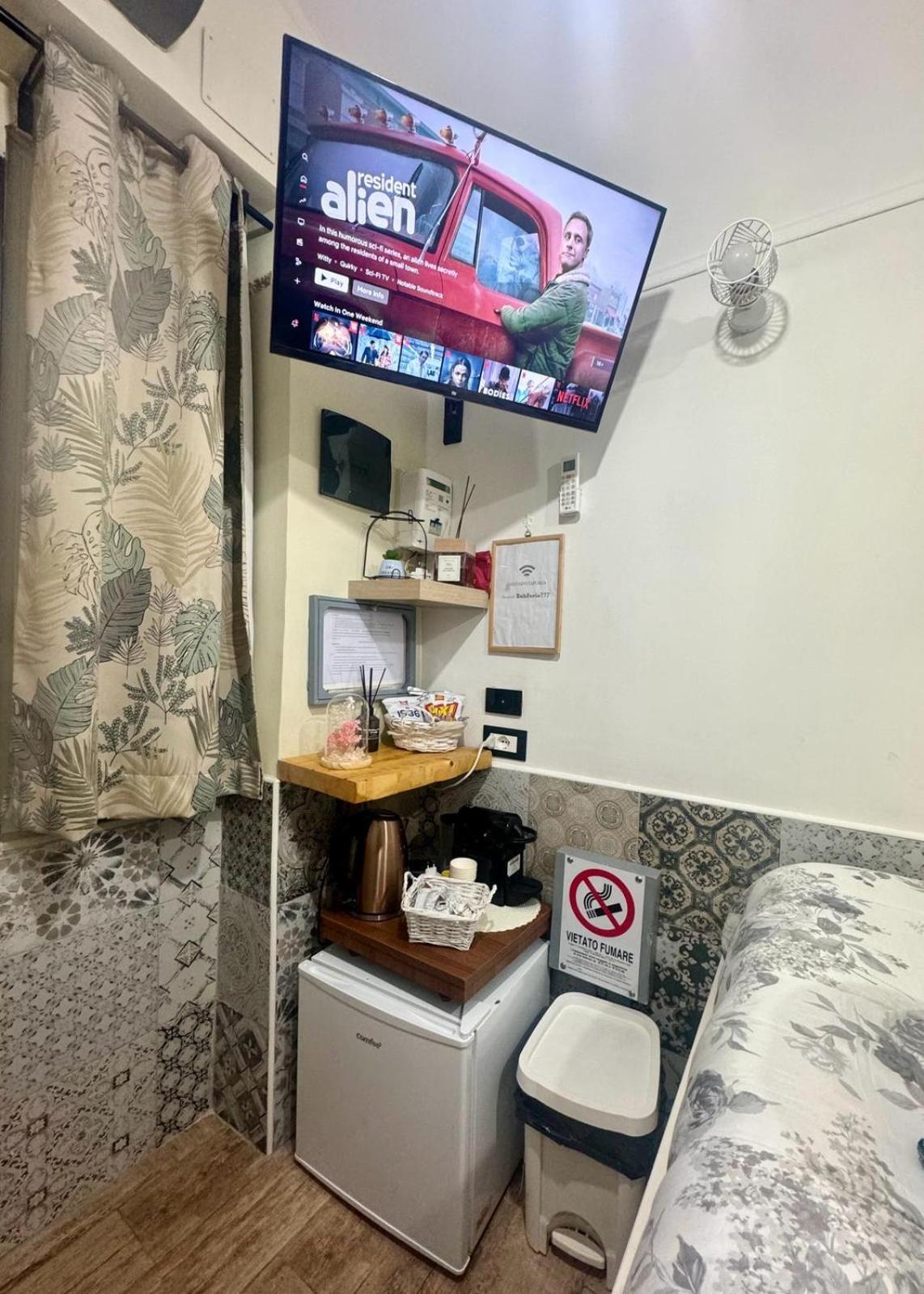 Casina Via Foria Couette-café Naples